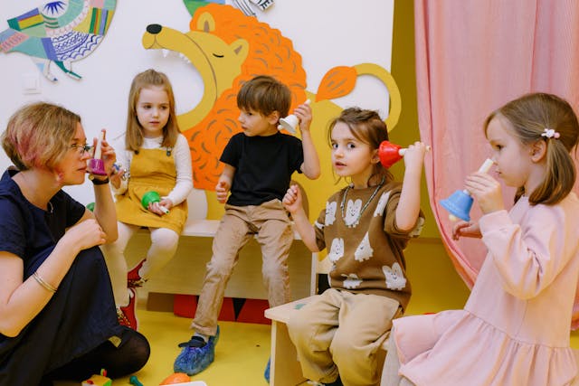 How Childcare Centers Use SMS to Share Updates, Activities, and Build Parent Engagement