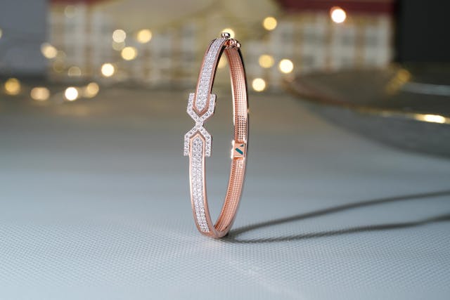 From First Text to Final Sparkle: Using SMS Marketing to Sell Custom Diamond Jewelry More Effectively