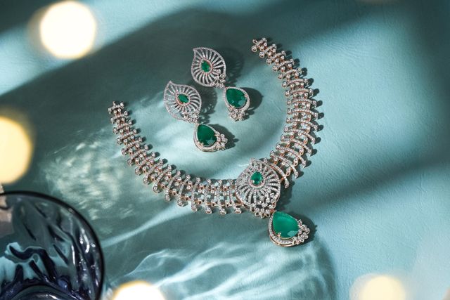 Personalized SMS Marketing for Custom Diamond Jewelry and Engagement Ring Buyers