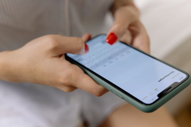Using SMS to Improve Client Communication in Injury-Related Legal Services